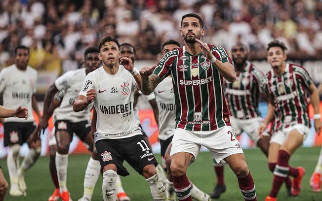 Renato Augusto, do Fluminense, voltou à Ne Química Arena, agora com a camisa do Fluminense 