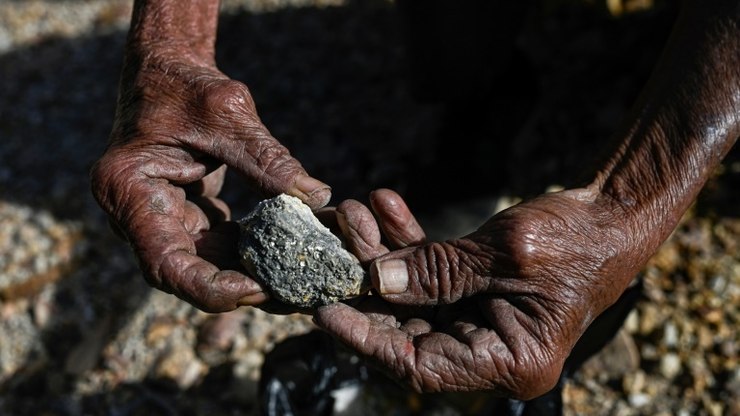 Bukele aposta em mineração para impulsionar economia de El Salvador e gera polêmica