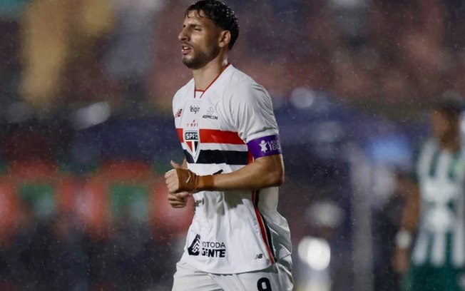 Calleri em ação com a camisa do São Paulo Calleri em ação com a camisa do São Paulo