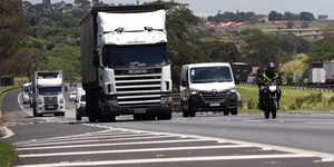 Acidentes com caminhões disparam na Rodovia dos Bandeirantes