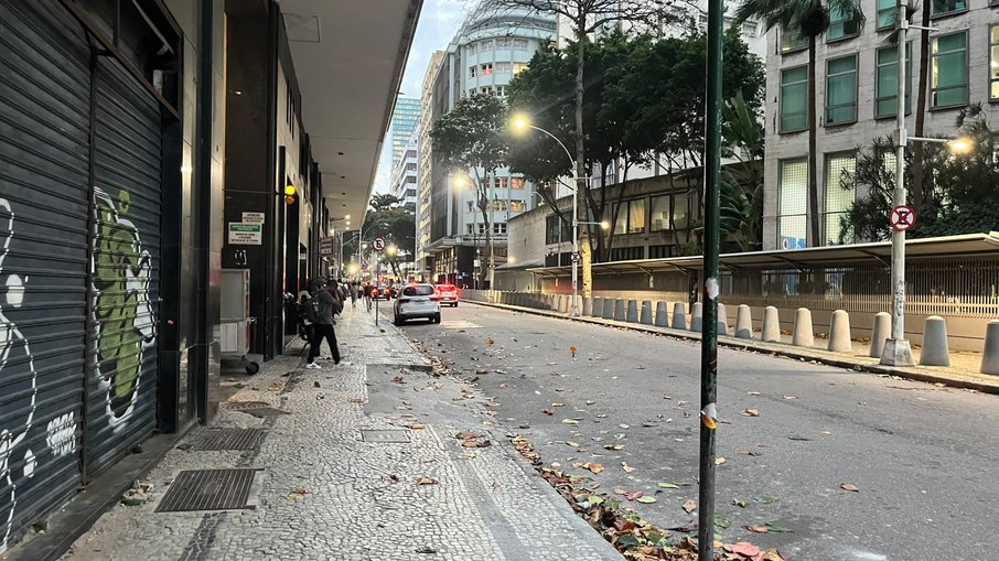 Na Zona Oeste, comerciantes fecharam lojas no calçadão de Campo Grande antes do horário previsto