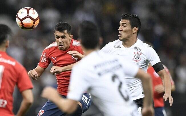 Corinthians não resistiu à pressão no início e acabou derrotado em casa