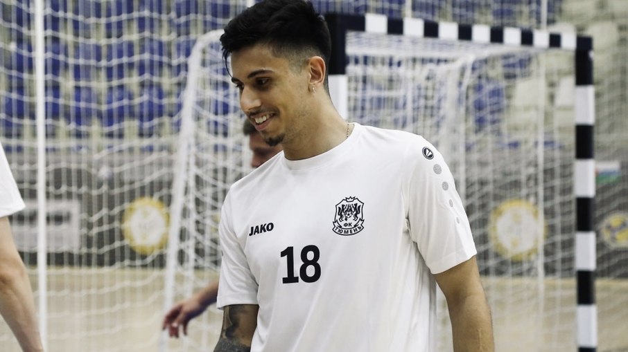 Natural de Joinville, no estado de Santa Catarina, João Silveira joga pelo Futsal Club Tyumen