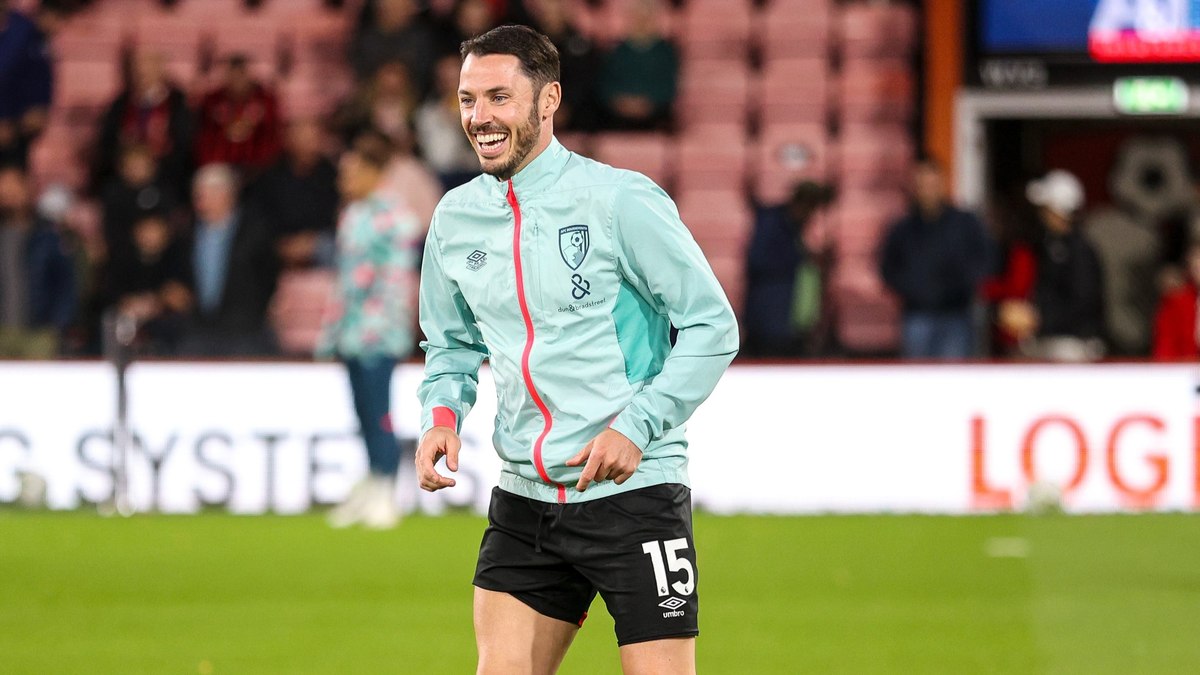 Adam Smith, capitão do Bournemouth, fala sobre caso de racismo em jogo contra o Liverpool Adam Smith, capitão do Bournemouth, fala sobre caso de racismo em jogo contra o Liverpool