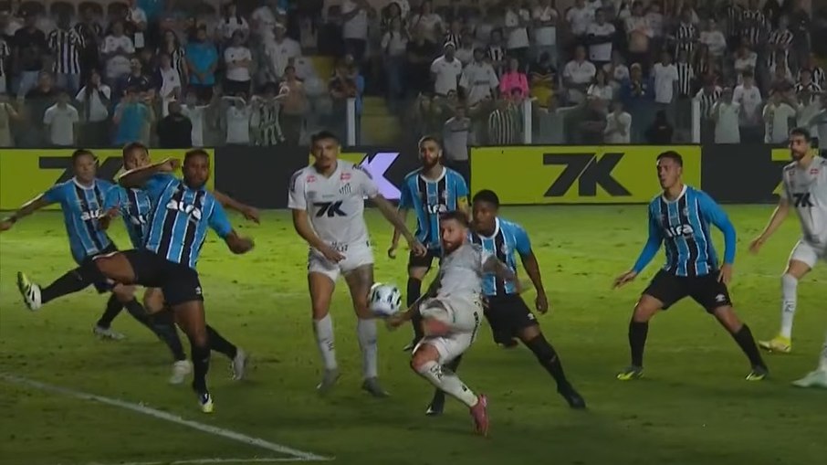 Com gol no final, Santos empata com o Grêmio no Brasileirão Com gol no final, Santos empata com o Grêmio no Brasileirão