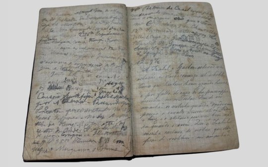 Cadernos de viagem de D. Pedro II são restaurados em museu do RJ