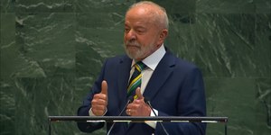 Dólar recua e Bolsa bate recorde após discursos de Lula e Trump