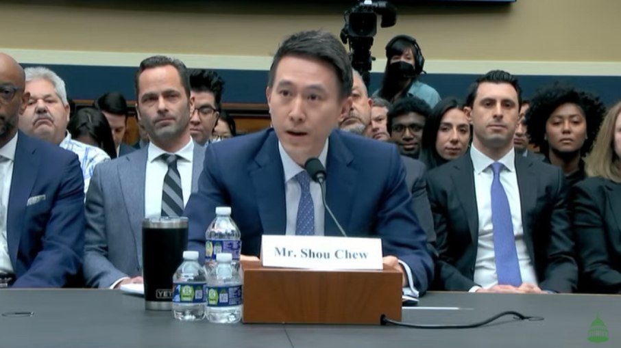 Shou Chew, CEO do TikTok, depôs diante do Congresso dos EUA