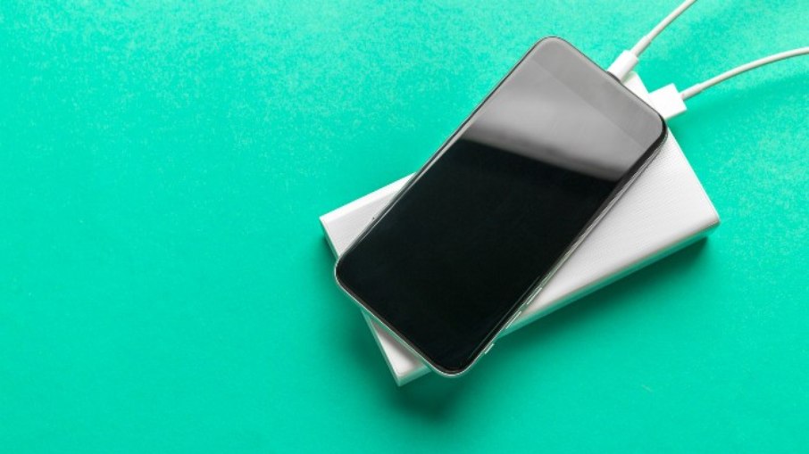 Apple deve adotar novos carregadores no iPhone 15