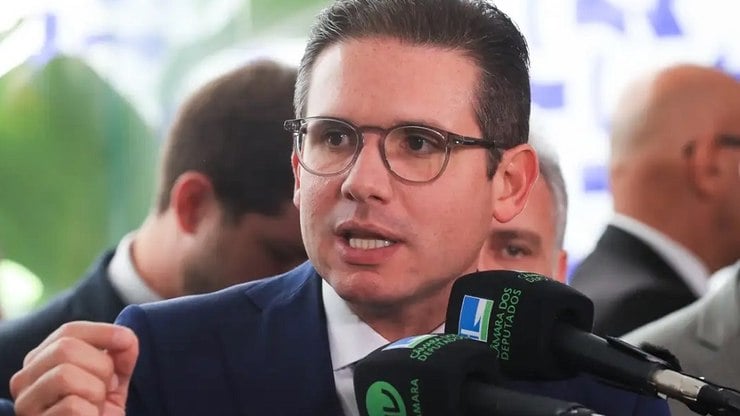 Hugo Motta lidera ofensiva contra aumento do IOF na Câmara