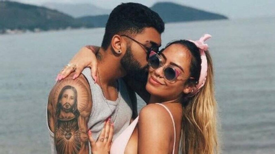 Irmã de Neymar, Rafaella Santos busca mansão próxima a de Gabigol