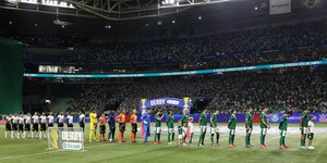 Palmeiras x Corinthians: Claus relata objetos atirados no campo