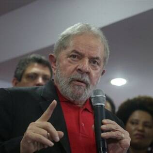 Lula é acusado de receber benefícios indevidos, incluindo pagamento de triplex no ABC paulista