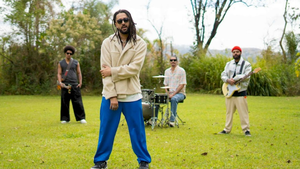 Julies celebra aniversário com a inédita 'Quando o Amor Chamar'