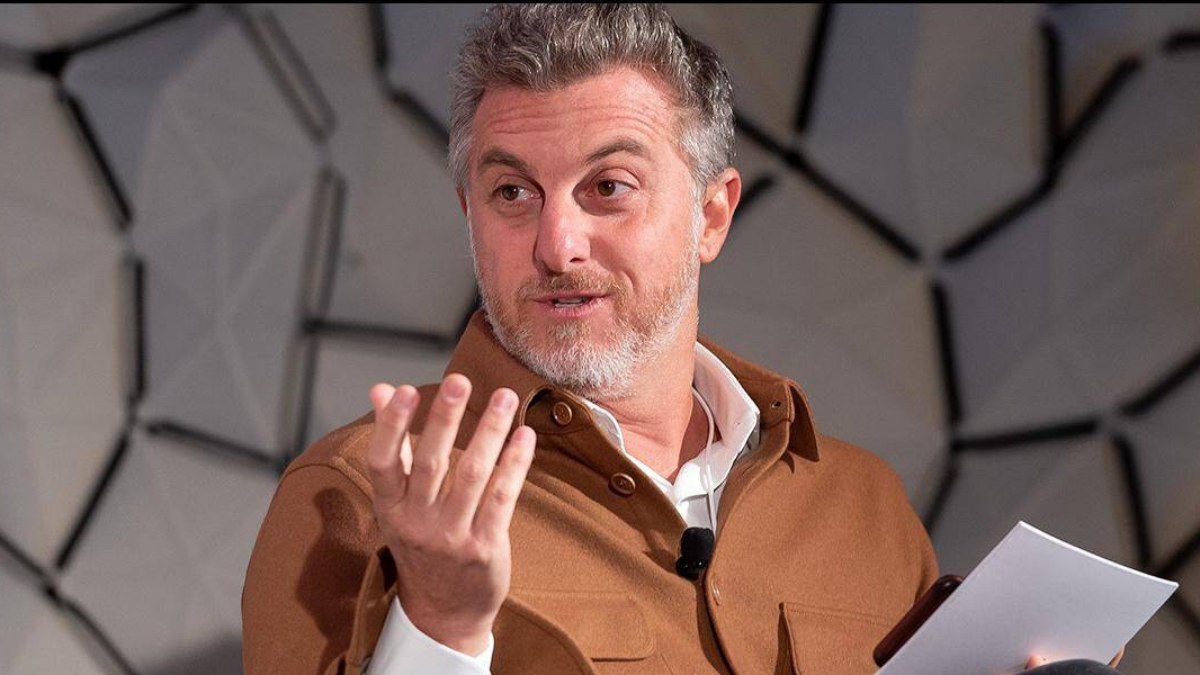 Luciano Huck espalha desinformação ao atacar Bolsa Família