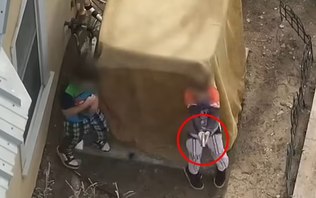 Crianças de 7 e 9 anos desobedecem polícia e levam tiro não letal