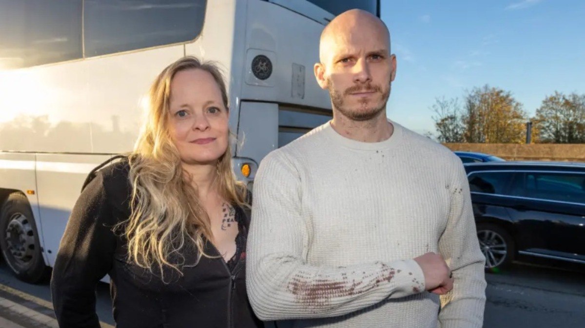 Dez pessoas são esfaqueadas durante viagem de trem