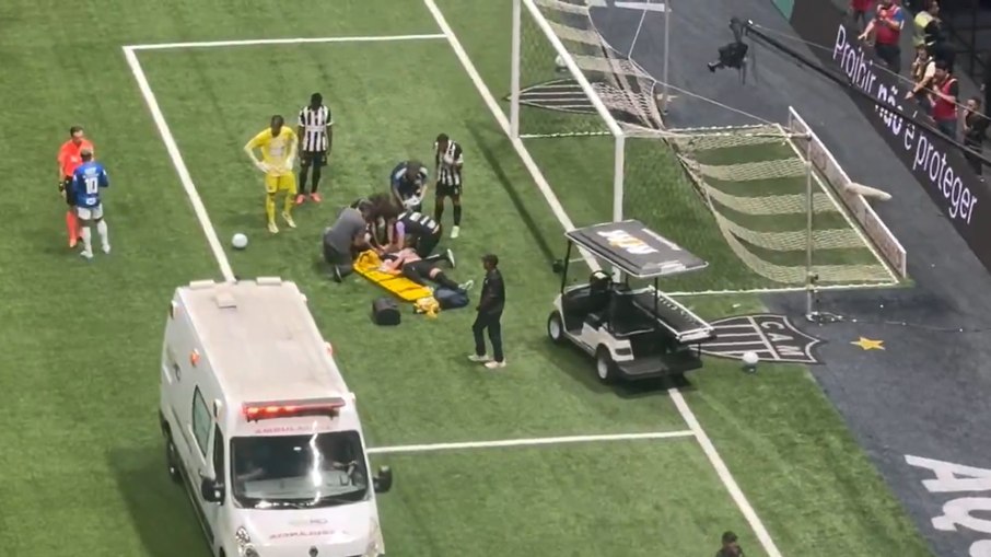 Vitão deixa Arena MRV de ambulância em Atlético x Cruzeiro