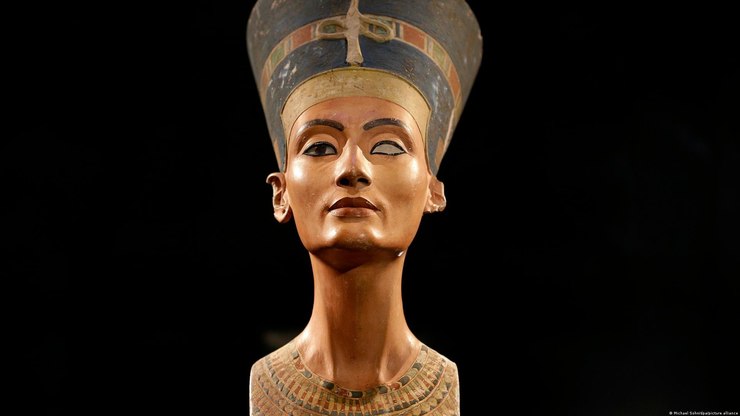Poss%C3%ADveis%20c%C3%A2maras%20ocultas%20reacendem%20teoria%20sobre%20Nefertiti