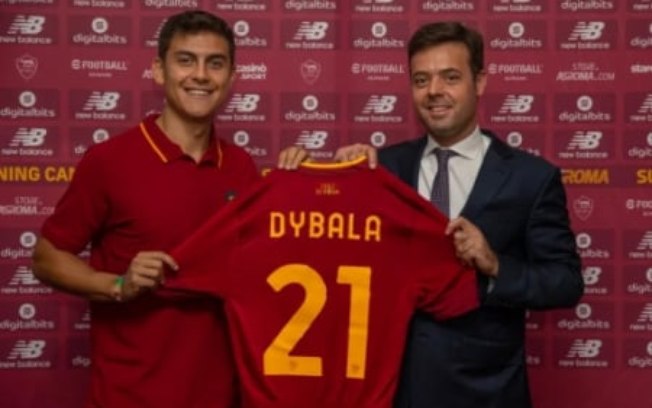 Dybala é oficialmente apresentado pela Roma com festa da torcida