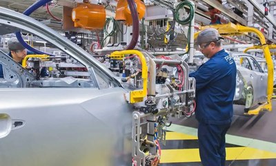 Indústria cresce 1,8% e setor automotivo abre quase 13 mil vagas