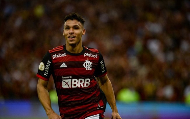 Em alta, Victor Hugo revela conselhos de David Luiz e Dorival no Flamengo
