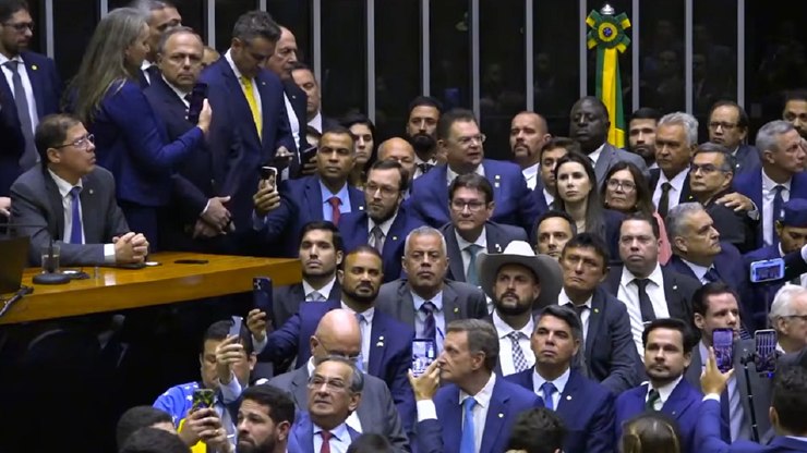 Câmara inicia votação da urgência de projeto de anistia