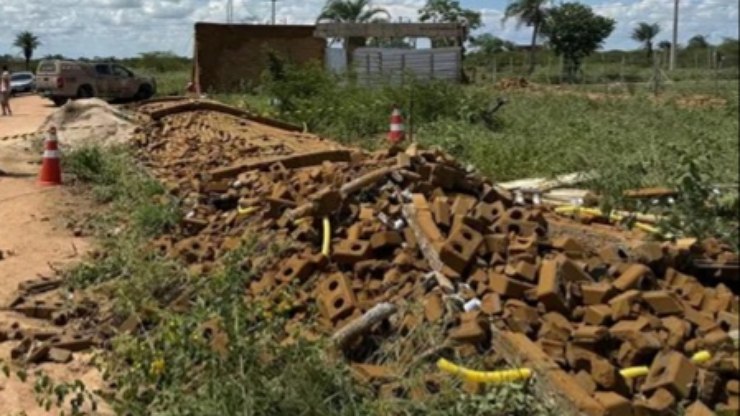 Muro desaba e mata idosa durante temporal na Bahia