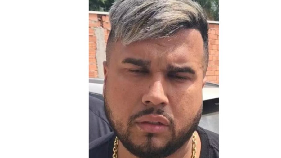 Cristiano Alves da Silva (Cris Brow) Cristiano Alves da Silva (Cris Brow)