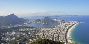 Visual do Morro Dois Irmãos (RJ) atrai turistas do mundo inteiro