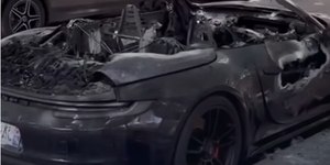 Veja como ficou o Porsche 911 incendiado em Paris