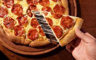 Como fazer pizza na airfryer em poucos minutos