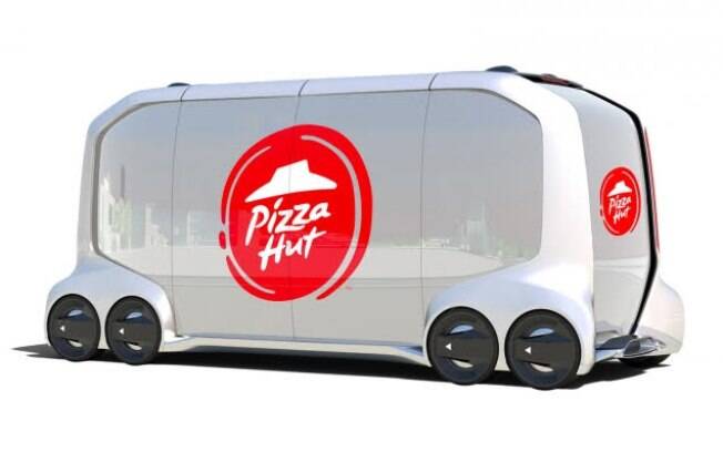Entregador de pizza autônomo da Toyota que está conectado, inclusive, com os sinais de trânsito