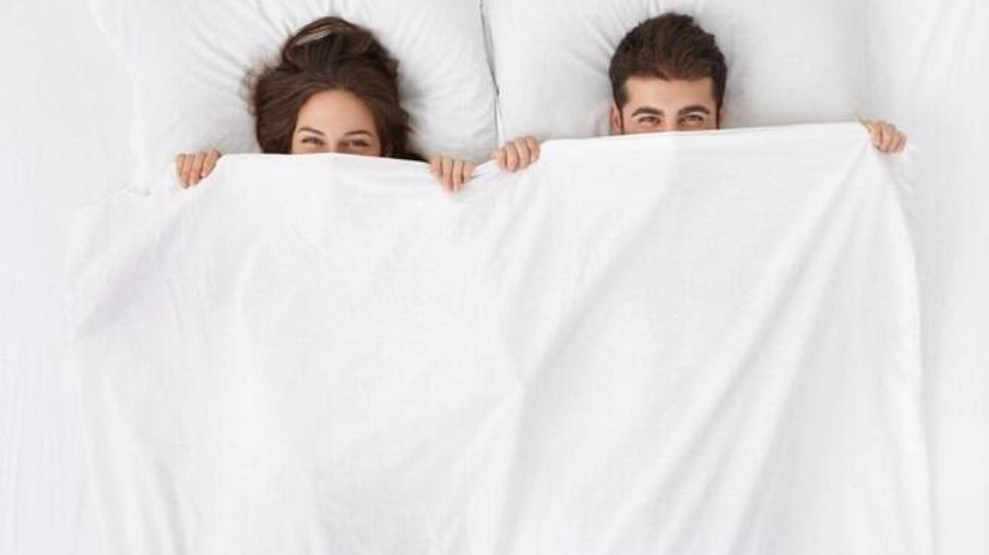O estudo revelou que pessoa que dormem com outros parentes sem ser o cônjuge apresentam mais insônia 