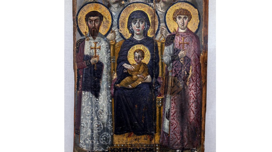 São Jorge e São Teodoro um ícone bizantino do século VI d.C., localizado no Mosteiro de Santa Catarina do Sinai no Egito. Esta é uma das imagens mais antigas de São Jorge, quando ele ainda era representado como um martir Romano