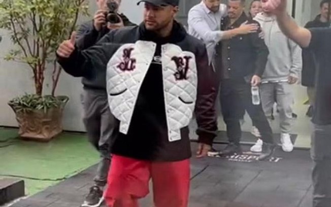 Neymar comparece em clínica de Maringá para tratar de lesão Neymar comparece em clínica de Maringá para tratar de lesão