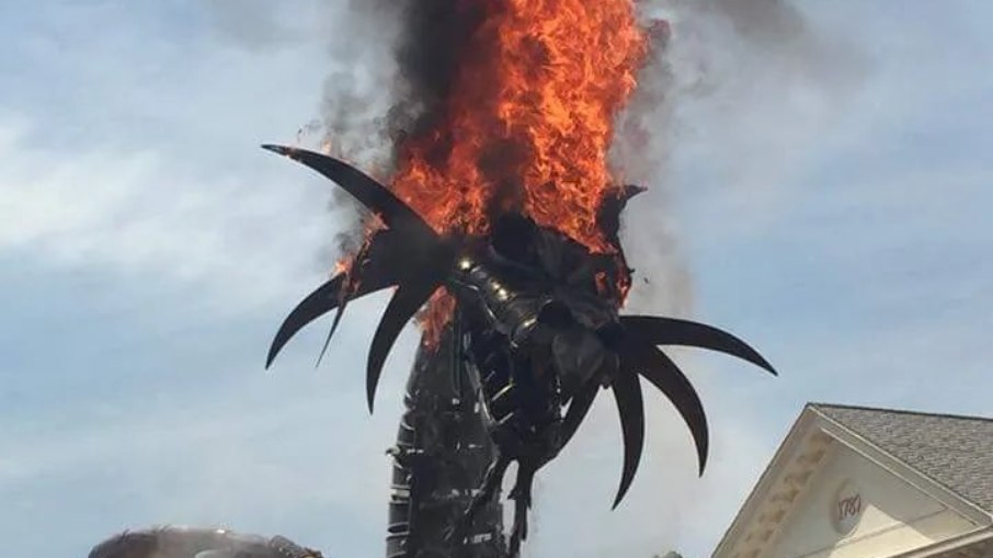 Dragão em chamas na Disney 
