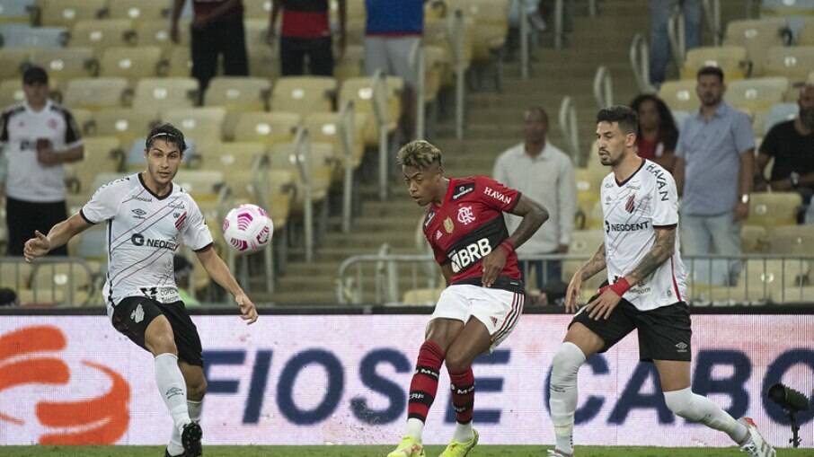 Flamengo perde para o Athletico no Maracanã e dá adeus à Copa do Brasil