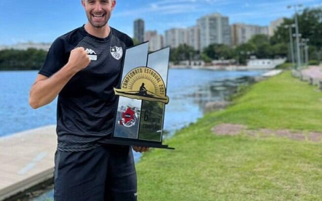 Lucas Verthein vibra com título do Botafogo na última etapa do Estadual de remo