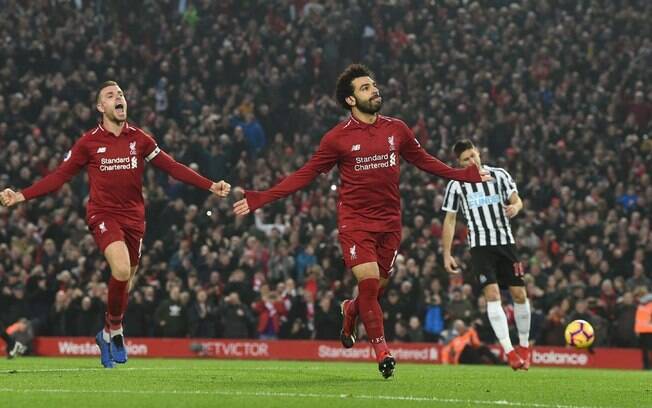Salah marcou para o Liverpool, líder do Campeonato Inglês