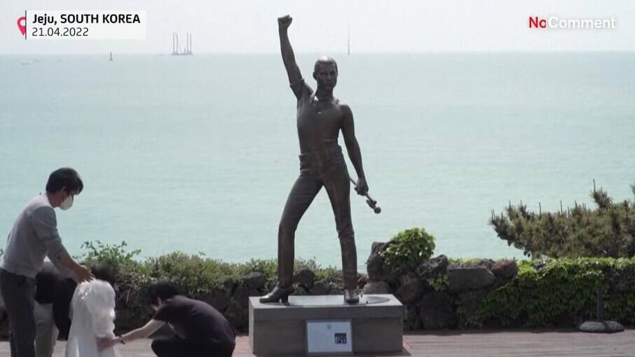 Estátua de Freddie Mercury está em Jeju