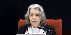 Cármen Lúcia surpreende e antecipa saída da presidência do TSE