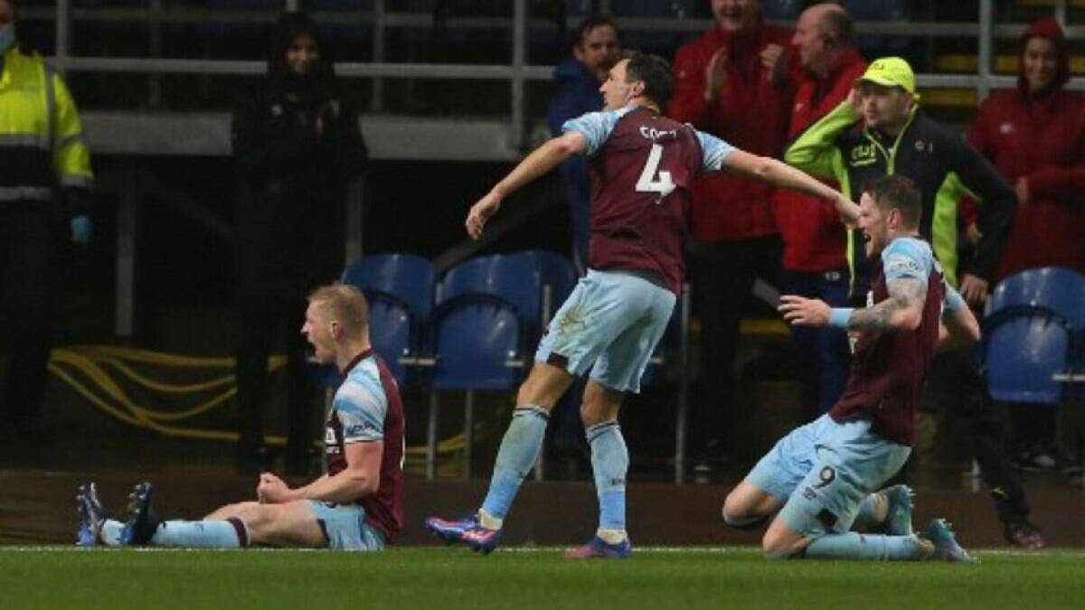 Tottenham desperdiça chances e sofre derrota para o Burnley