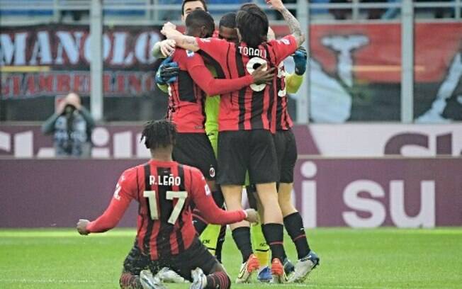 Milan vence Sampdoria e assume a liderança do Campeonato Italiano