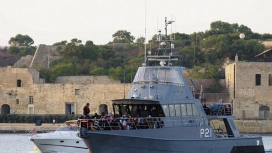 Mais de 30 pessoas estavam a bordo do barco, que partiu da Líbia