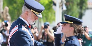 Futura rainha da Espanha conclui três anos de treinamento militar