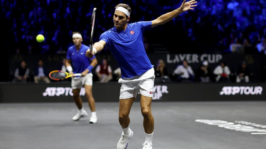 Federer se despede das quadras em jogo marcado por emoção e lágrimas