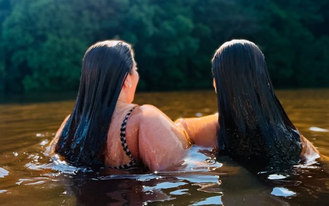 Lexa e Tati Machado posam juntas durante viagem ao Amazonas - T&aacute; na rede!