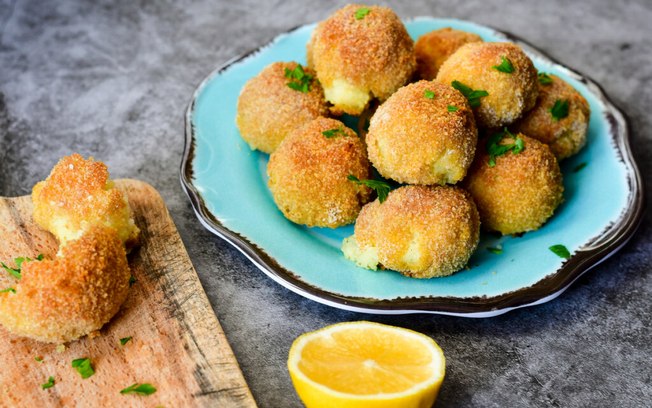 3 receitas de bolinho de arroz para o almoço