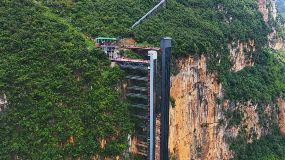 Elevadores Qingyun Ladder o menor e Fuyao Ladder o maior, em Xuanwei, na China Elevadores Qingyun Ladder o menor e Fuyao Ladder o maior, em Xuanwei, na China